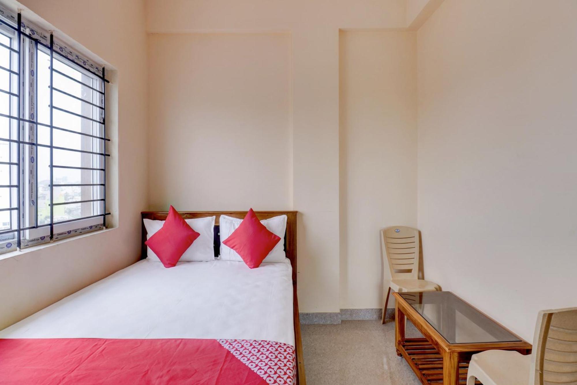 Hotel Oyo Flagship Golden Treasury Bangalore Esterno foto
