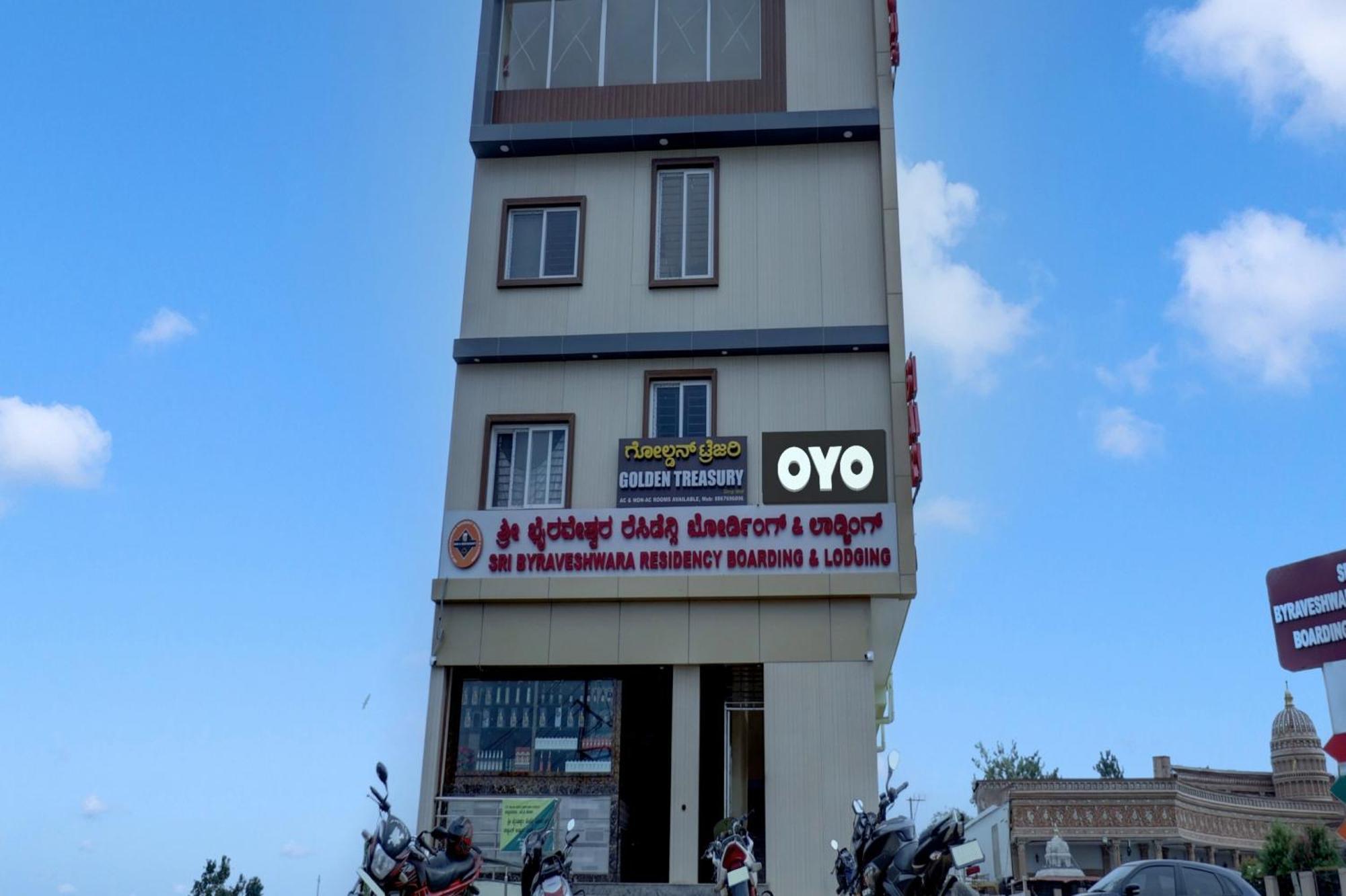 Hotel Oyo Flagship Golden Treasury Bangalore Esterno foto