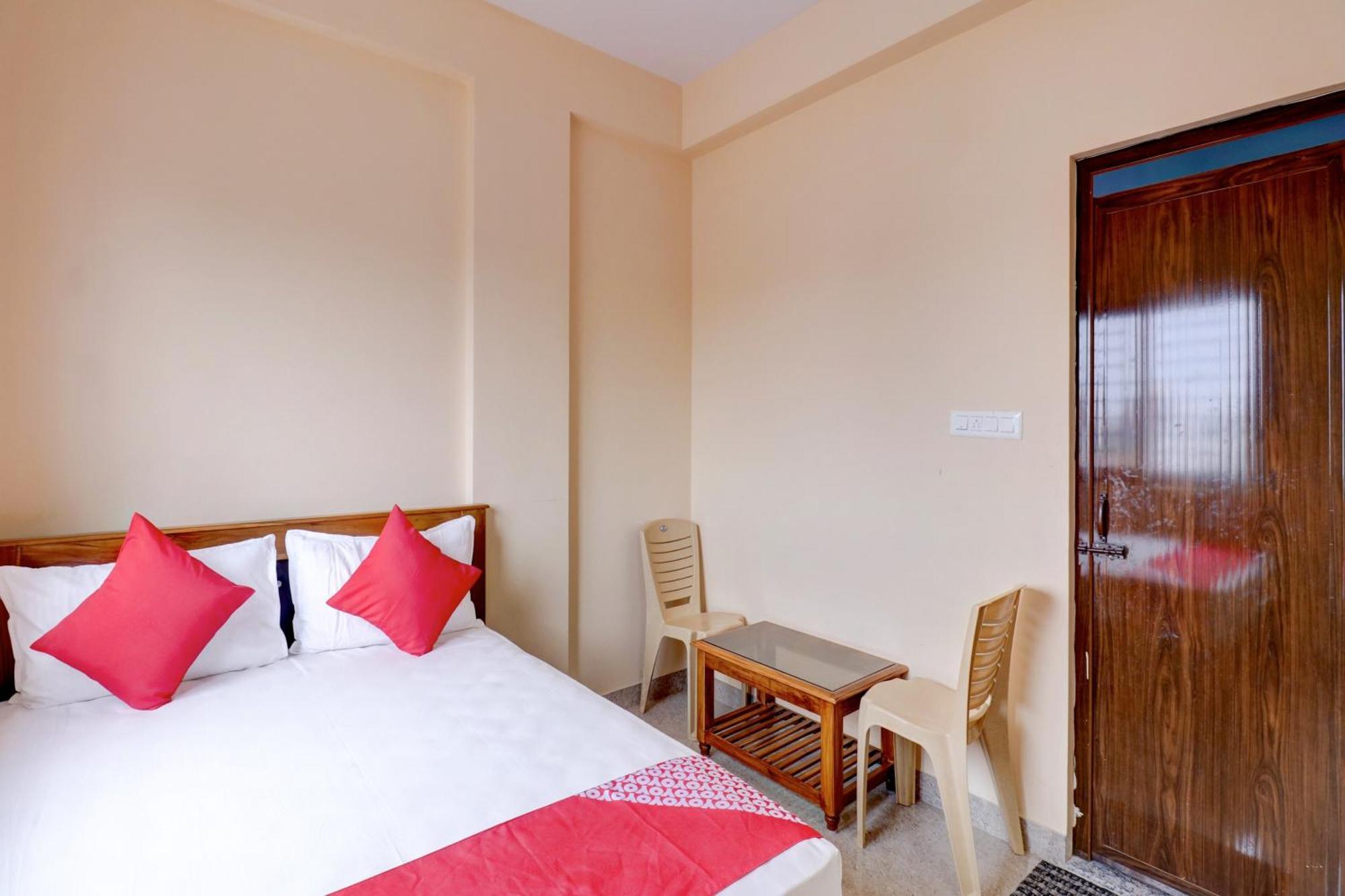 Hotel Oyo Flagship Golden Treasury Bangalore Esterno foto