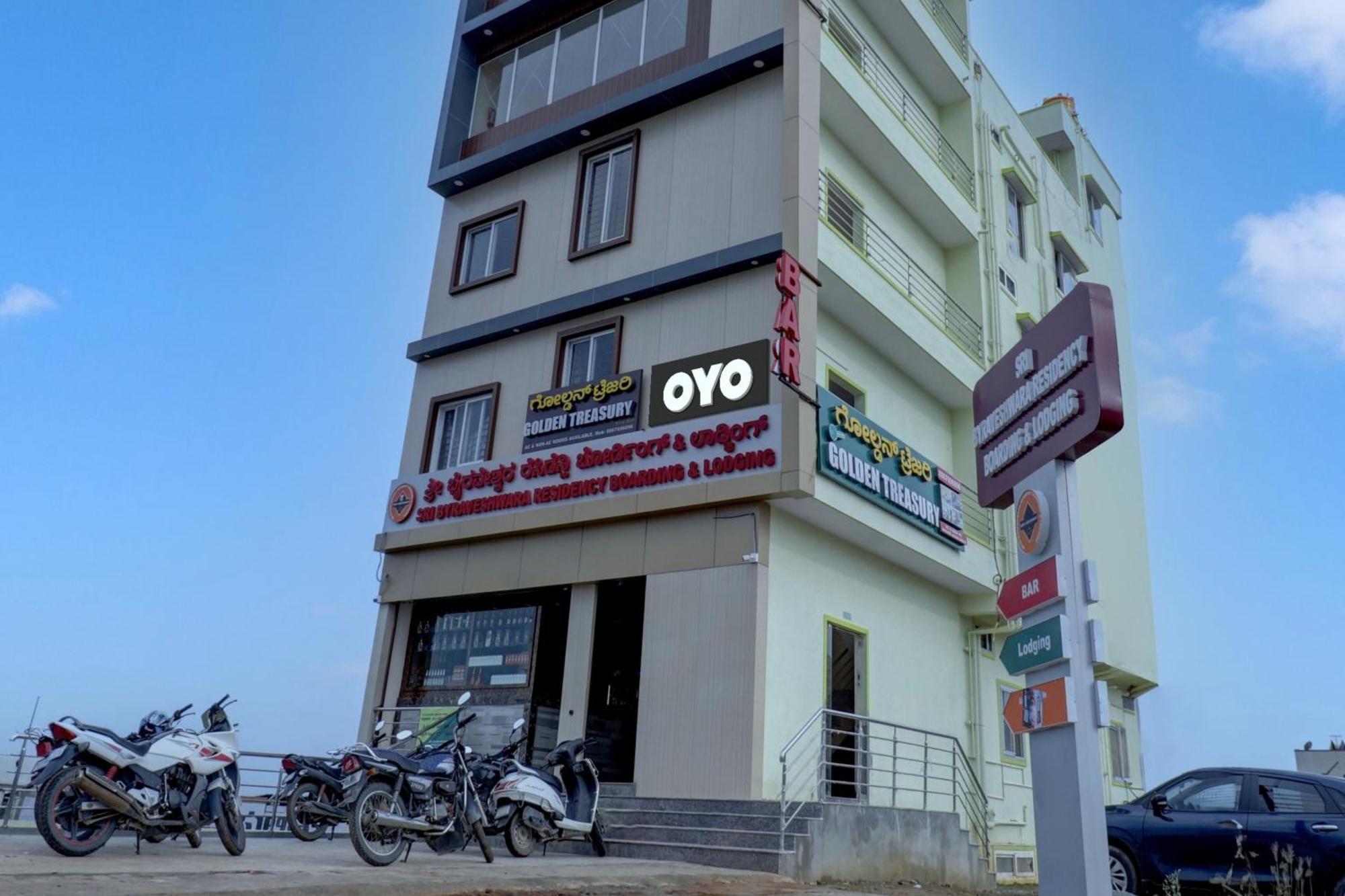 Hotel Oyo Flagship Golden Treasury Bangalore Esterno foto